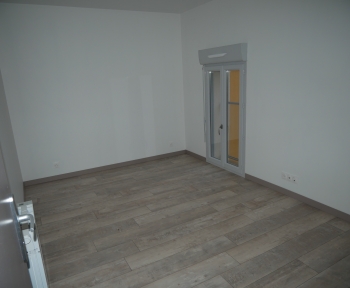 Location Appartement rénové 3 pièces Cérans-Foulletourte (72330)