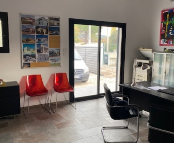 Location Local professionnel 3 pièces Aubagne (13400) - BEL EMPLACEMENT